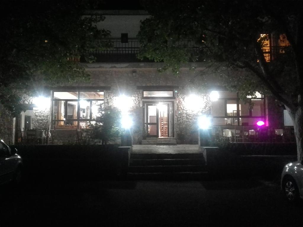 To Ellinikon Omalós Exterior foto